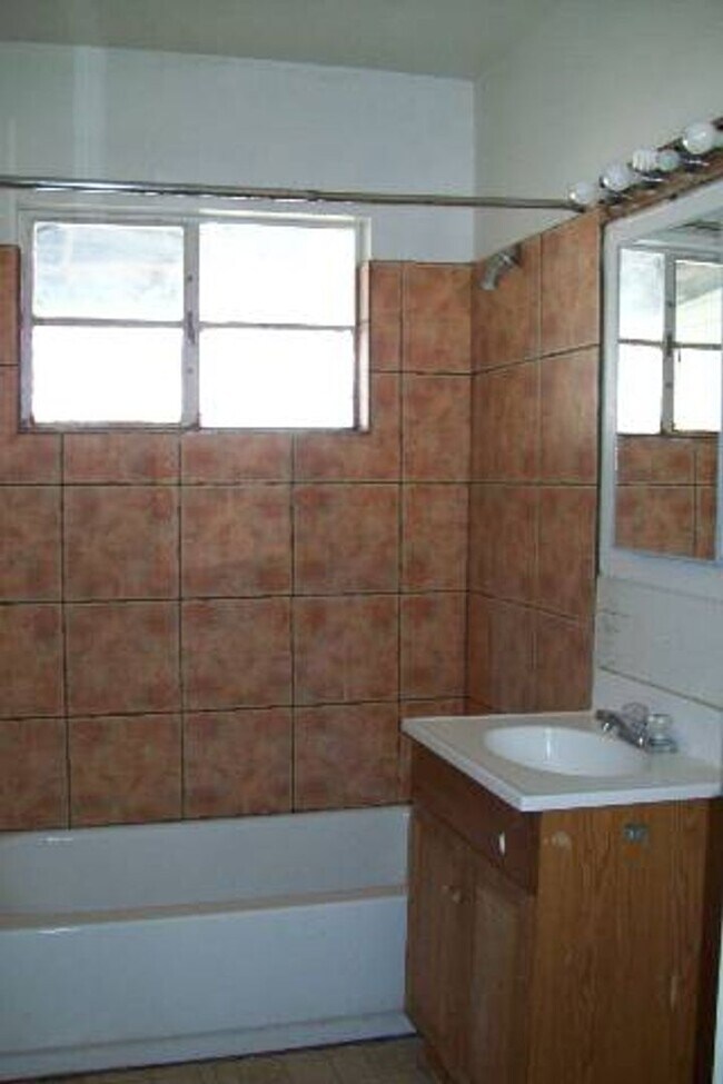 Building Photo - Spacious 5 Bedroom Tempe Home with Bonus L...