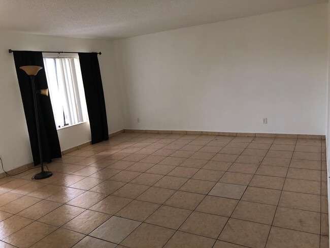 Building Photo - 6900 SW 39th St