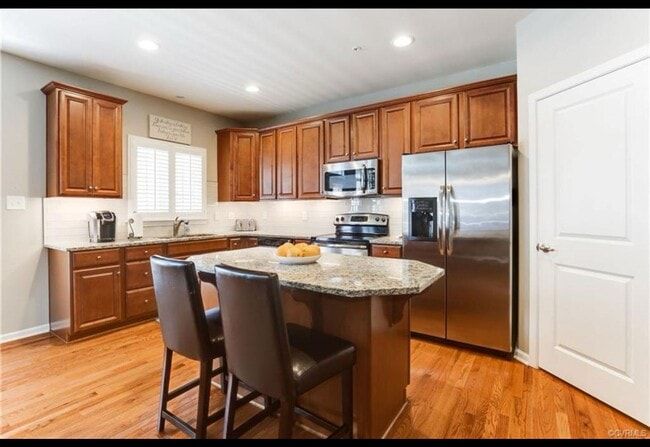 Building Photo - Beautiful 3 Bedroom Townhouse in West Broad Village