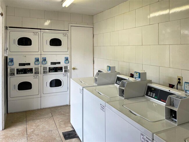 Building Photo - 1529 Wirt Rd