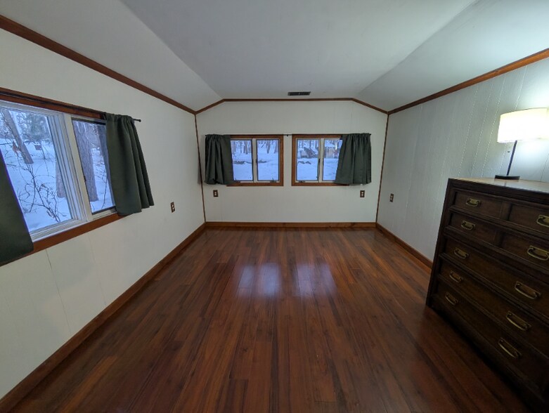 Building Photo - 8970 E Gull Lake Dr