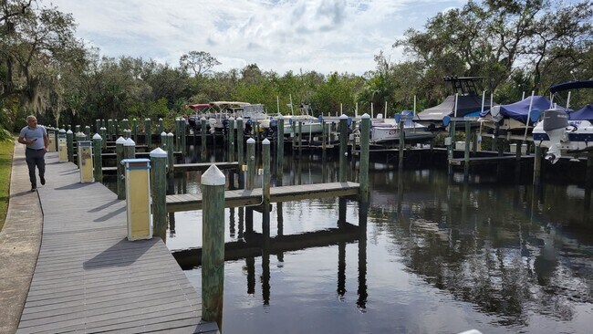 Building Photo - ANNUAL UNFURNISHED 2 bed 2 bath ground flo...