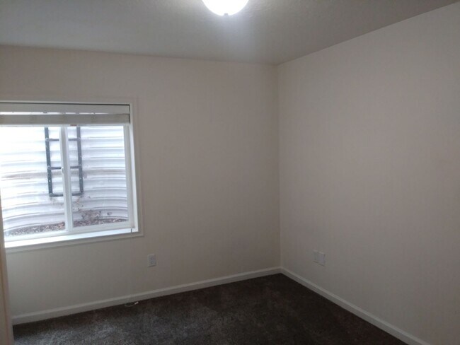 Building Photo - Gorgeous 5 Bedroom 3 Bathroom home in Lehi