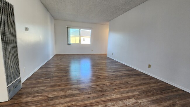 Living Area (2nd pic) - 2711 S Redondo Blvd