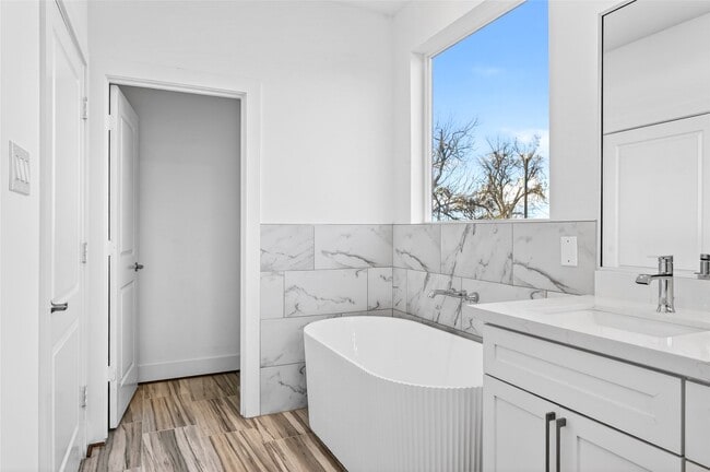 Building Photo - 10232 Porto Rico Rd