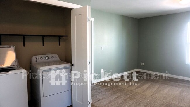 Building Photo - 535 NW Stendahl Ct
