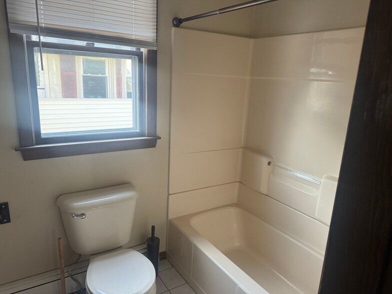 Building Photo - 21 Mason St