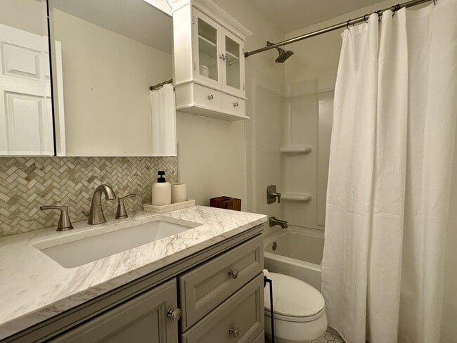 Building Photo - 1742 W 12th Ave