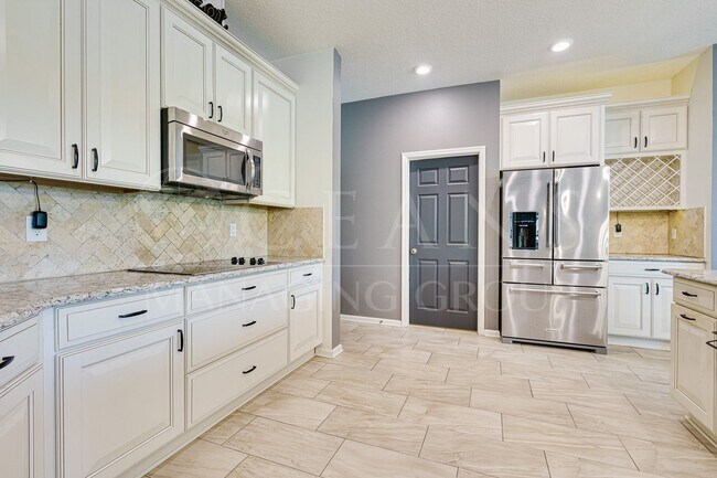 Building Photo - Spacious 4 Bedroom Home with Loft – Prime ...