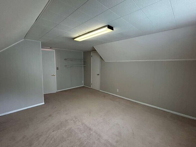 Building Photo - 26901 Farringdon Ave