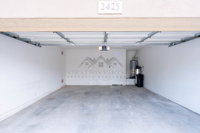 Building Photo - 2425 E Redwood Ct
