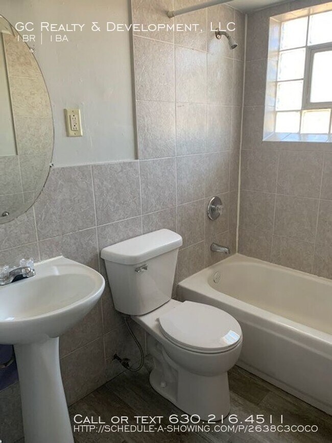Building Photo - NO SECURITY DEPOSIT OPTION / UPDATED FLOORING