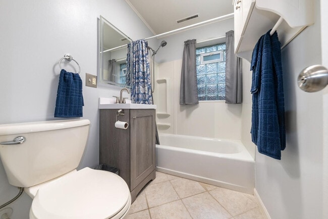 Building Photo - 234 N Hamilton St