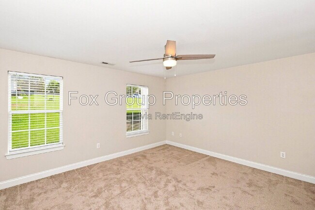 Building Photo - 153 Forest Ridge Rd