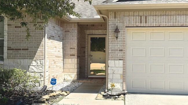 Building Photo - 15110 Sierra Ridge Dr