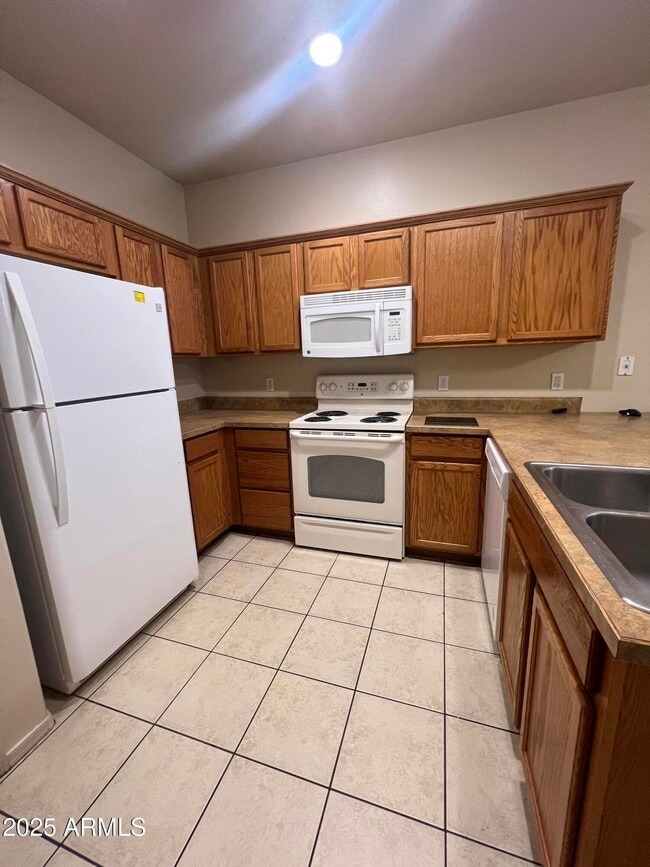 Building Photo - 1770 Bluff Dr