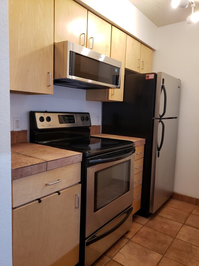 Building Photo - 941 Calle Mejia