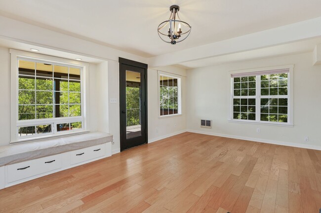 Building Photo - Monroe Four Bedroom on Acreage - Rare Find!