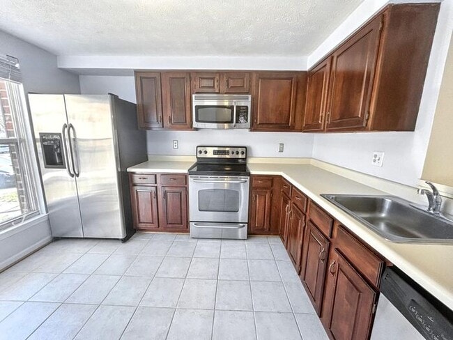 Building Photo - Charming 2-Bedroom Home with Modern Amenit...