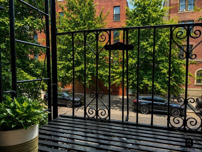 Building Photo - 262 Quincy St
