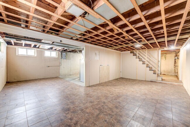 Building Photo - Charming 3-Bedroom Home with Garage, Basement & Fenced Backyard