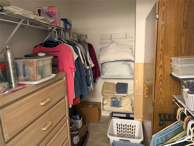 Building Photo - 880 Bird Bay Dr W