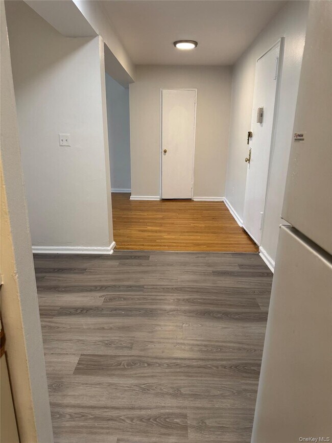 Building Photo - 700 Scarsdale Ave