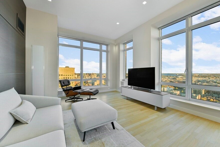 Building Photo - 400 Stuart St