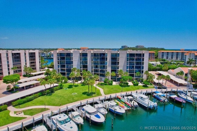 Building Photo - 2707 N Ocean Blvd