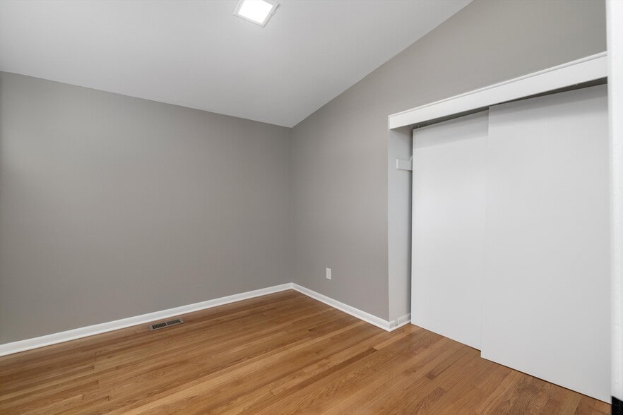 Building Photo - 1050 Brooklawn Dr