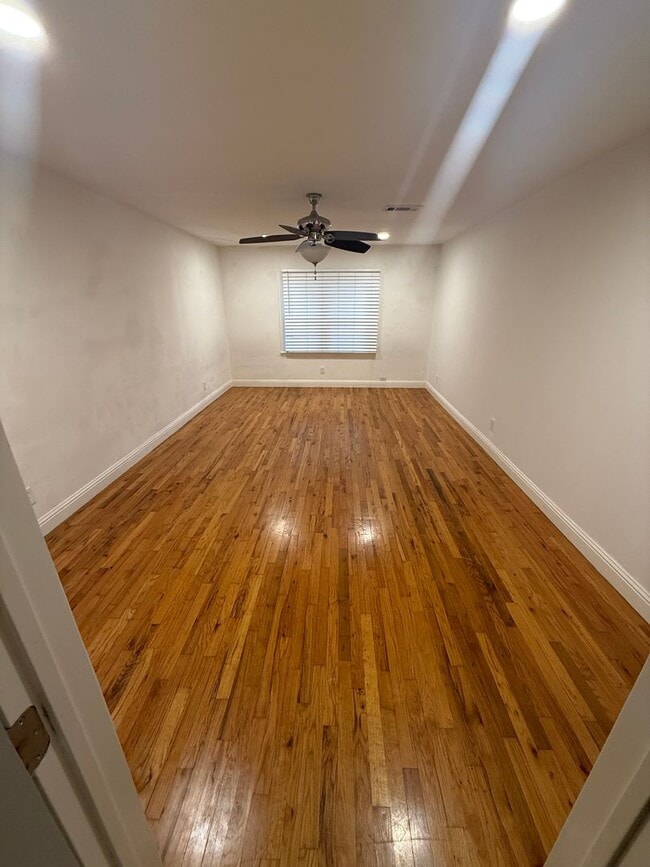 Building Photo - Check out this home in the heart of Benbrook!