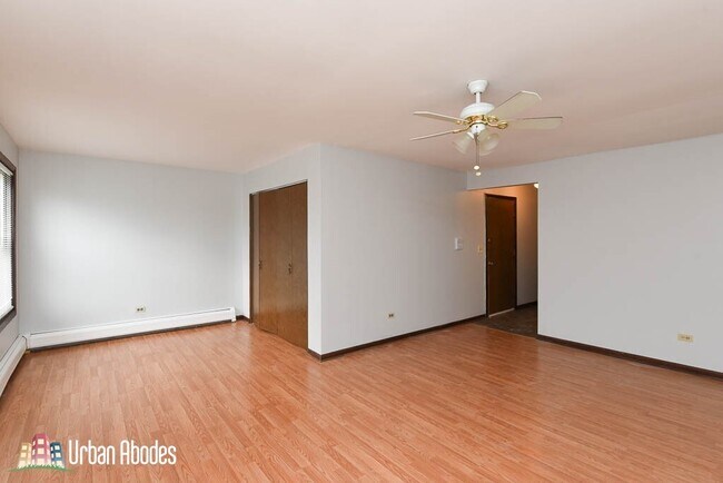 Building Photo - 3042 N Central Ave