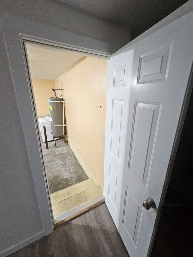 Building Photo - 599 Page Ct