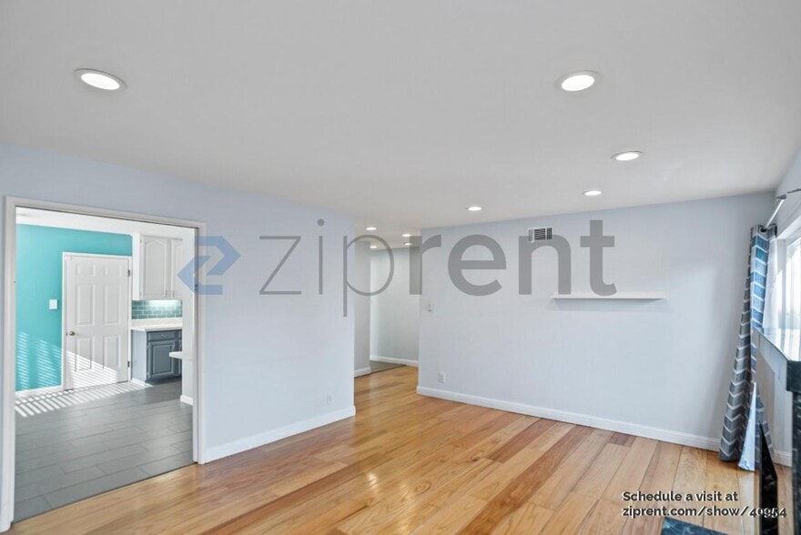 Building Photo - 33125 Basswood Ave