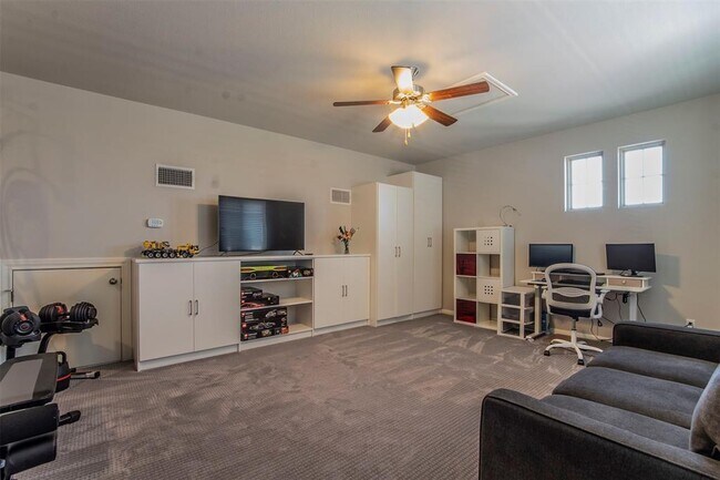 Building Photo - 352 S Brook Dr