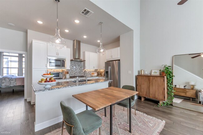 Building Photo - 2 br, 2.5 bath House - 1044 Manacor Lane