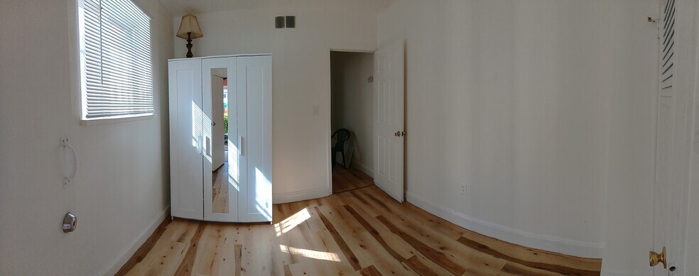 Building Photo - 1017 Hollins St