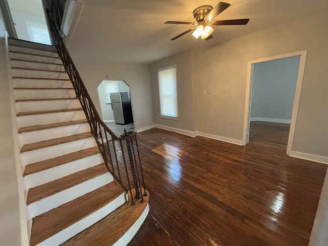 Primary Photo - 615 Newton Ave