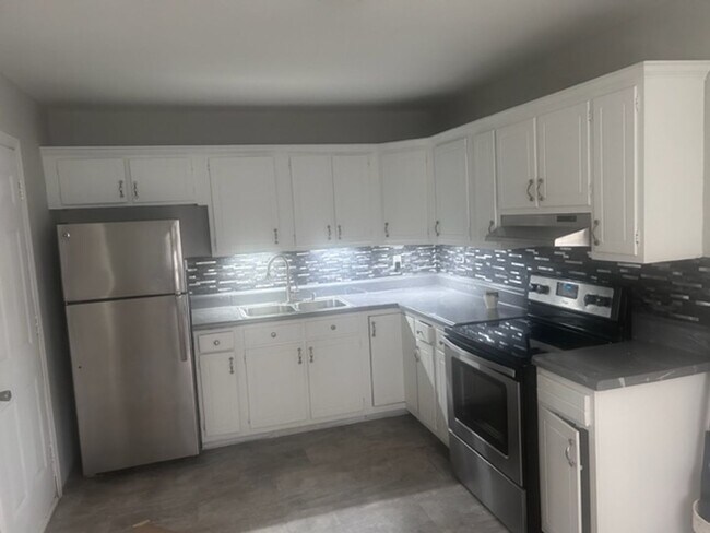 Building Photo - $500 off move in Special - 3 bedroom home