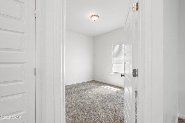 Building Photo - 413 Raven Ln