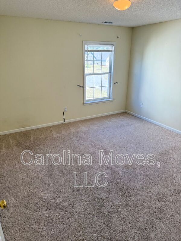 Building Photo - 4 Bay Hill Dr