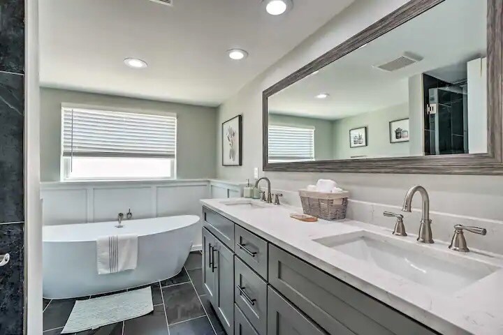 Building Photo - 2 Booth Blvd