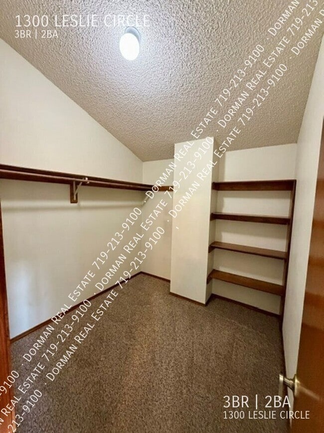 Building Photo - 1300 Leslie Cir