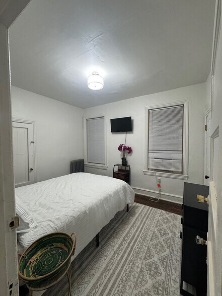 Building Photo - 5409 Walnut St