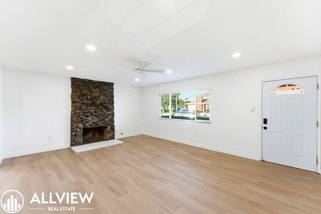 Building Photo - 16781 Bardon Ln