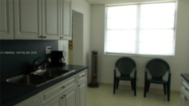 Building Photo - 3161 S Ocean Dr