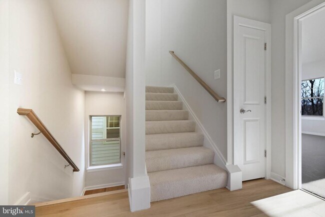 Building Photo - 1011 Venifena Terrace SE