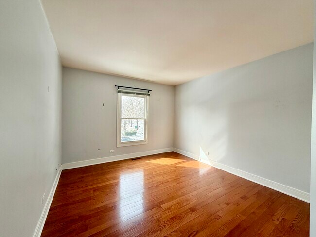 Building Photo - 213 Vintage Ln