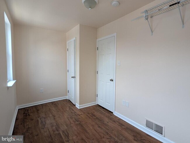 Building Photo - 2546 Tulip St