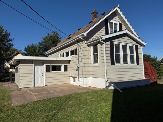 Building Photo - Duluth MN 3-Bedroom - 3-Bath Single Family...